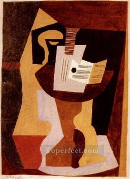  Picasso Obras - Guitarra y partitura sobre mesa pedestal 1920 cubismo Pablo Picasso